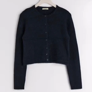 Stickad kofta - Säljer denna superfina kofta från GinaTricot i storlek S! Tröjan är nästintill oanvänd 🥰 