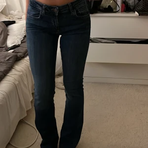 Zara bootcut jeans  - Superfina mörkblåa jeans från zara🩷