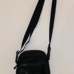 Nike Elemental Black bag - Original priset är 350 kr,  Vi säljer för 260kr