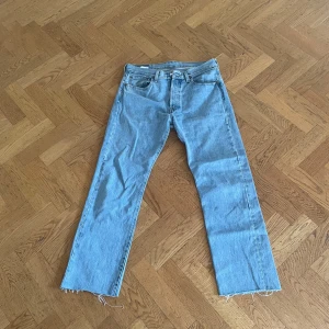 Levis 501 - Uppklippta till 32/30