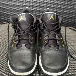 Jordan max aura 5 storlek 43 - Jordan skor i storlek 43. Använda en höst.