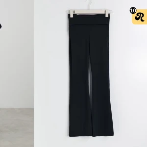 Yoga pants - Gina young low waist leggings i bra skick köpta för 200 kr säljer då jag inte använder dem längre. Kom privat dör fler bilder