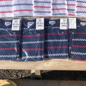Barn/Babykläder - Oöppnade Barn/Baby kläder  4 Blåa bodies stl 62, 40kr   6 Vita bodies stl 62-86, 40kr  4 Milla kläder 2 delar stl 68, 60kr  2 Alfons kläder 2 delar stl 80 & 86, 60kr