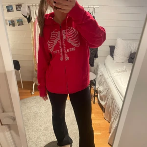 One of one hoodie - Superfin one of one hoodie i storlek L❤️pris kan diskuteras 