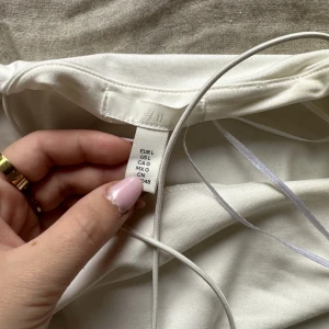 Topp - Vit topp i storlek L ifrån hm