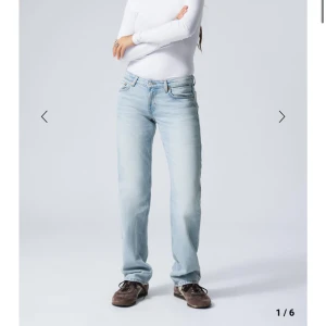 Weekday arrow low  - Säljer mina fina arrow low från weekday då det bara ligger i min garderob! Aldrig använda endast testade!❤️❤️❤️ hör av er om ni har frågor!