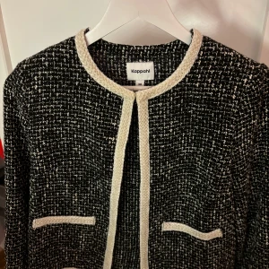 Fin kofta/tröja💕 - Stl. 38💕 Använd 1 gång så den är i nyskick men säljer då den är lite liten för mig