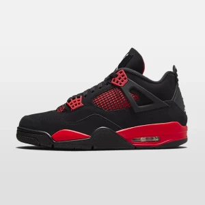 Jordan 4 red thunder - Säljer mina Jordan 4 red thunder. Mycket använda men ser ut som nya. Nypris 5200 säljer för 2250. Sista bilden är min