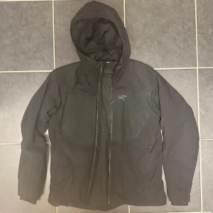 Arcteryx Jacka - Arcteryx Proton Heavyweight Hoody FW23. Storlek: S Nypris: 3799kr. Endast använd under en vinter.