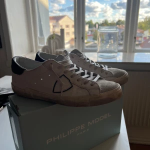 Phillipe Model skor - Tja!  Säljer nu mina phillipe modell i nästan helt nytt skick pga använder inge 
