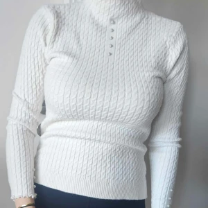 Vit tröja - Väldigt varm och mjuk vit tröja från shein, anvönt 1 gång!