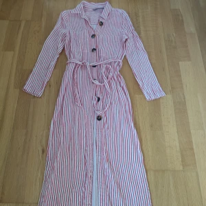 Klänning från zara - Mycket fint skick i bomul och linne