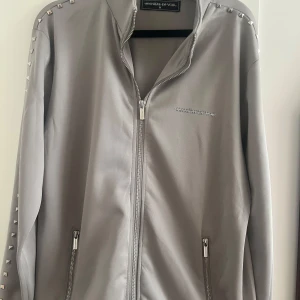 Maniere de voir - Kofta i bra skick använt få gånger. 