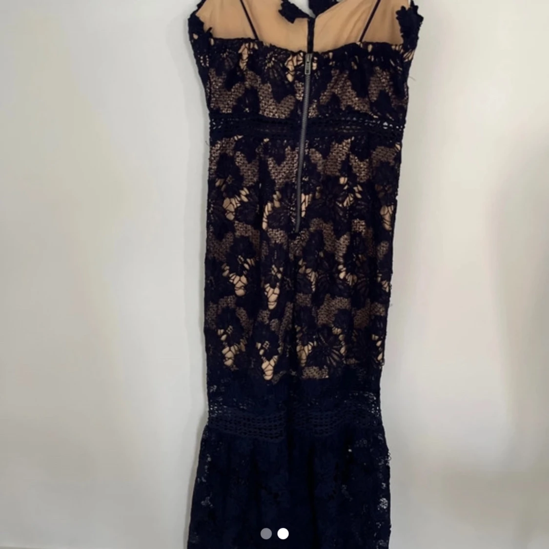 Marinblå spetsklänning med dragkedja - 3