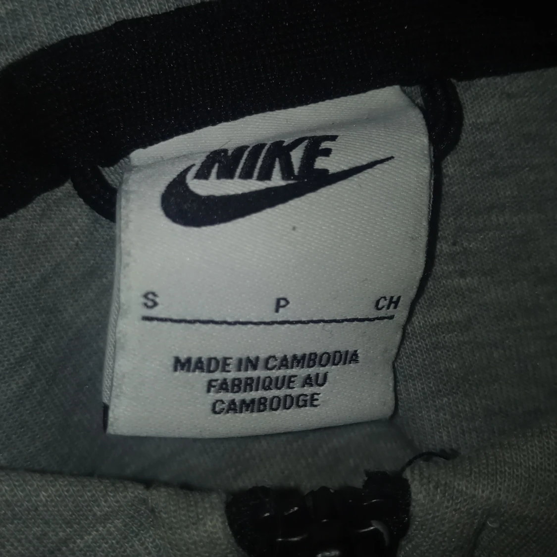 Grå huvtröja från Nike - 2