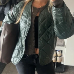 Grön quiltad jacka - Nyskick