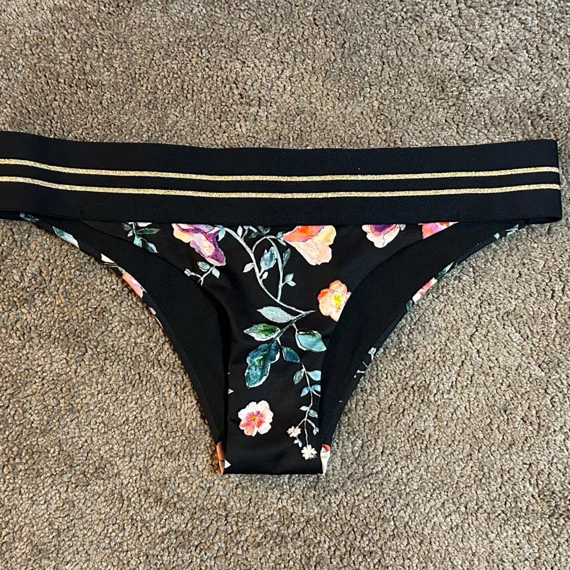 Blommig bikiniunderdel från H&M