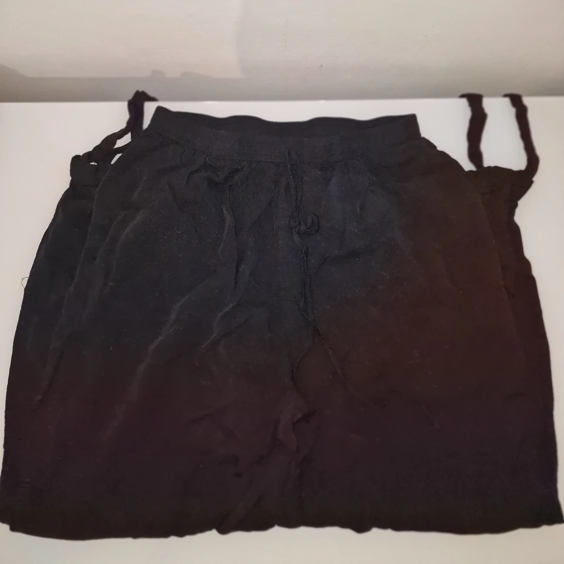 Svarta byxor med snörning - 1