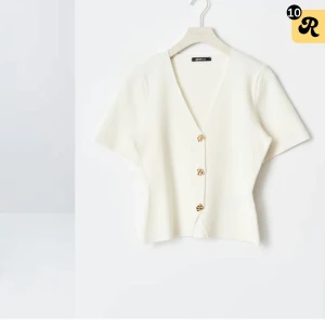 Gina top - Säljer då den aldrig kommit till användning. Jätte fin figursydd top från Gina i storlek xs. 