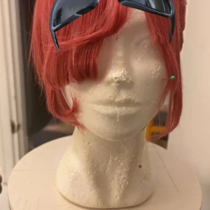 Mitsuba wig - the wig is not in very good quality, hence the price. only tried on, otherwise not used.