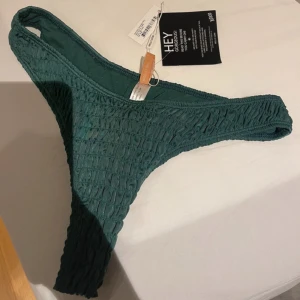 Bikiniunderdel Nelly  - Helt nya oanvända bikinitrosor från Nelly i en fin grön färg 