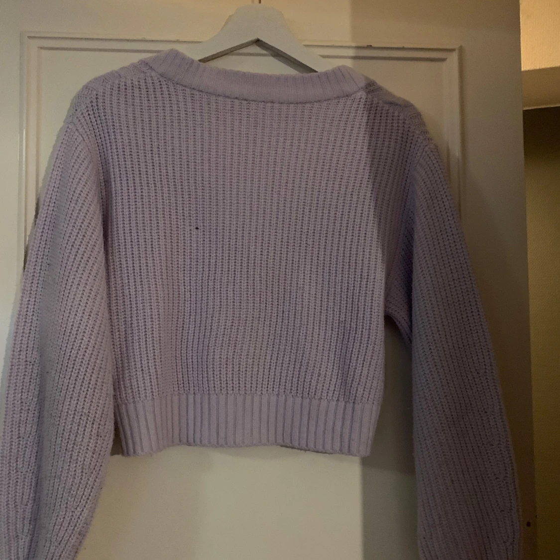 Ljuslila stickad kofta - 1