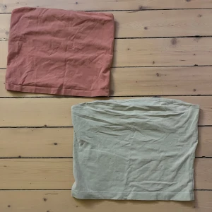 Två tubtoppar i rosa och grön - Säljer två enkla och stilrena tubtoppar i mjukt material. Den ena är i en rosa färg och den andra i en ljus grön färg. Perfekta till våren eller sommaren. Går att köpa separat, skriv isåfall i chatten så löser vi det. En för 20 kr, båda för 30 kr. Rosa är i S och gröna i M. Använda fåtal gånger, i mycket bra skick fortfarande! Pris kan diskuteras❤️❤️
