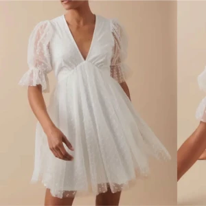 Student klänning  - En supersöt och fin klänning från Gina Tricot. Endast använt en gång, dvs på min student.  Storlek M🤍 skriv för fler bilder!