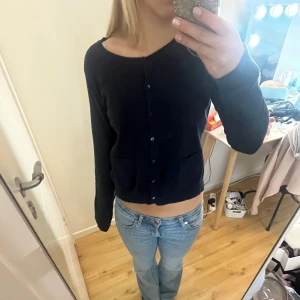 Jättesöt marinblå kofta💗 - Gullig marinblå kofta med två fickor där fram💗passar nån med xs-s