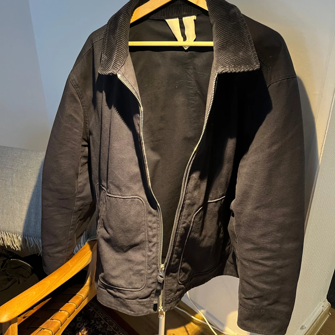 Svart jacka med dragkedja ARKET - 1