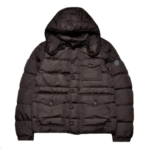 Moncler Jason Jacket - - Mörkbrun   - Storlek: 2/S,M - Fint skick (9/10) - Nypris: 14.000 SEK  