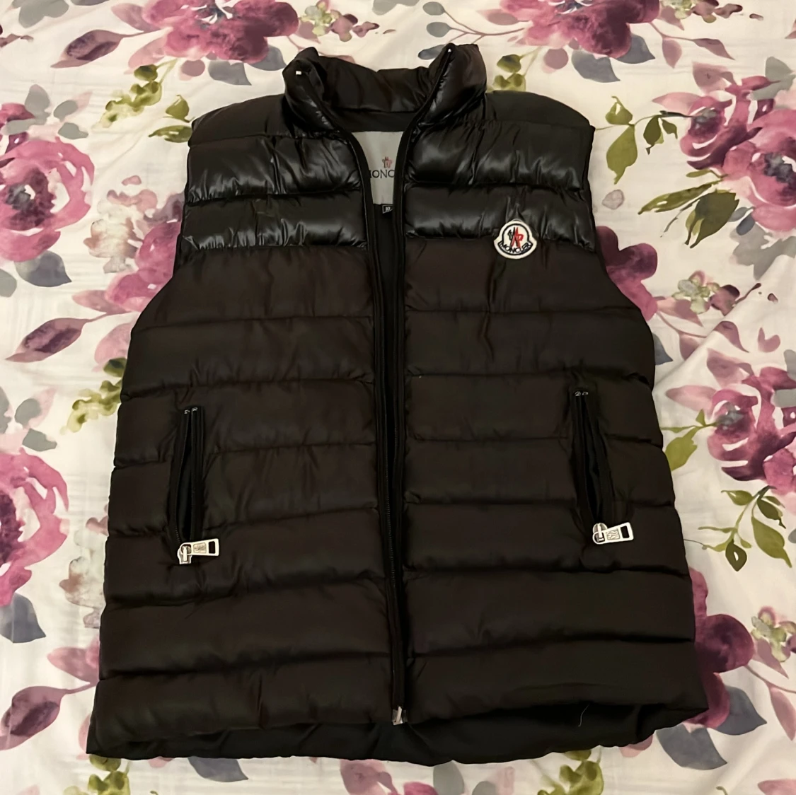 Svart dunväst från Moncler
