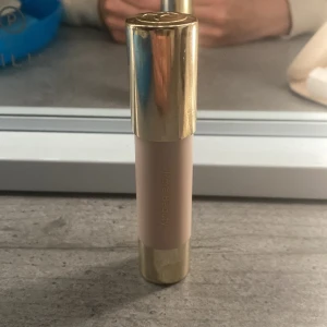 Rare beauty bronser - Säljer denna jätte fina rare beauty bronser i färgen always Sunne då den inte rikgit kommer till användning. Använda några gånger men mycket produkt kvar!💕