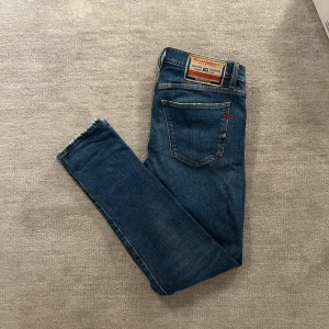 Diesel jeans  - Säljer de här Diesel jeans i storlek 31/32 för 399kr! Skick: 9/10. Modellen är 173cm och 60kg. Skriv om minsta funderingar! 