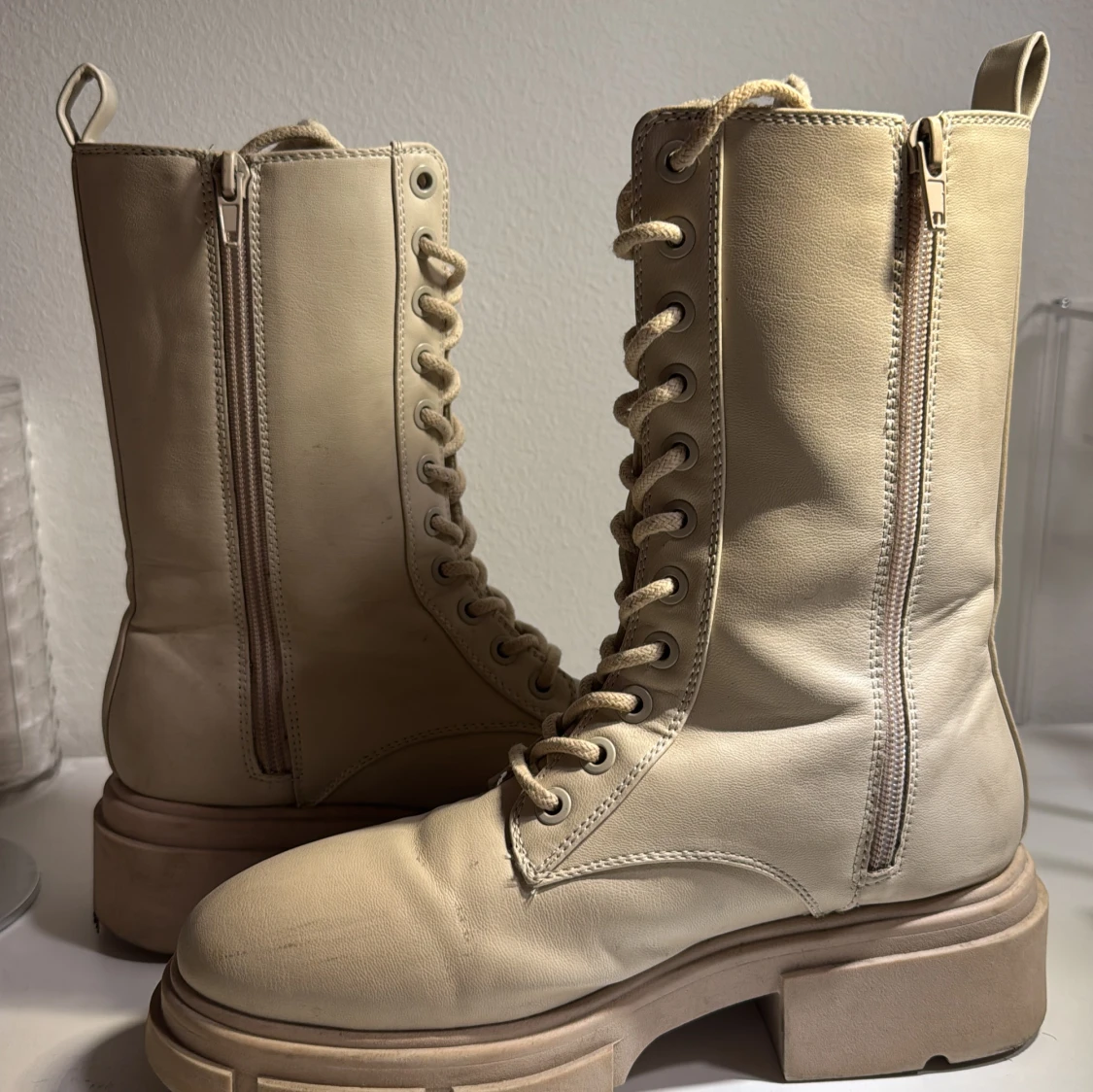 Beige boots med snörning och dragkedja - 90