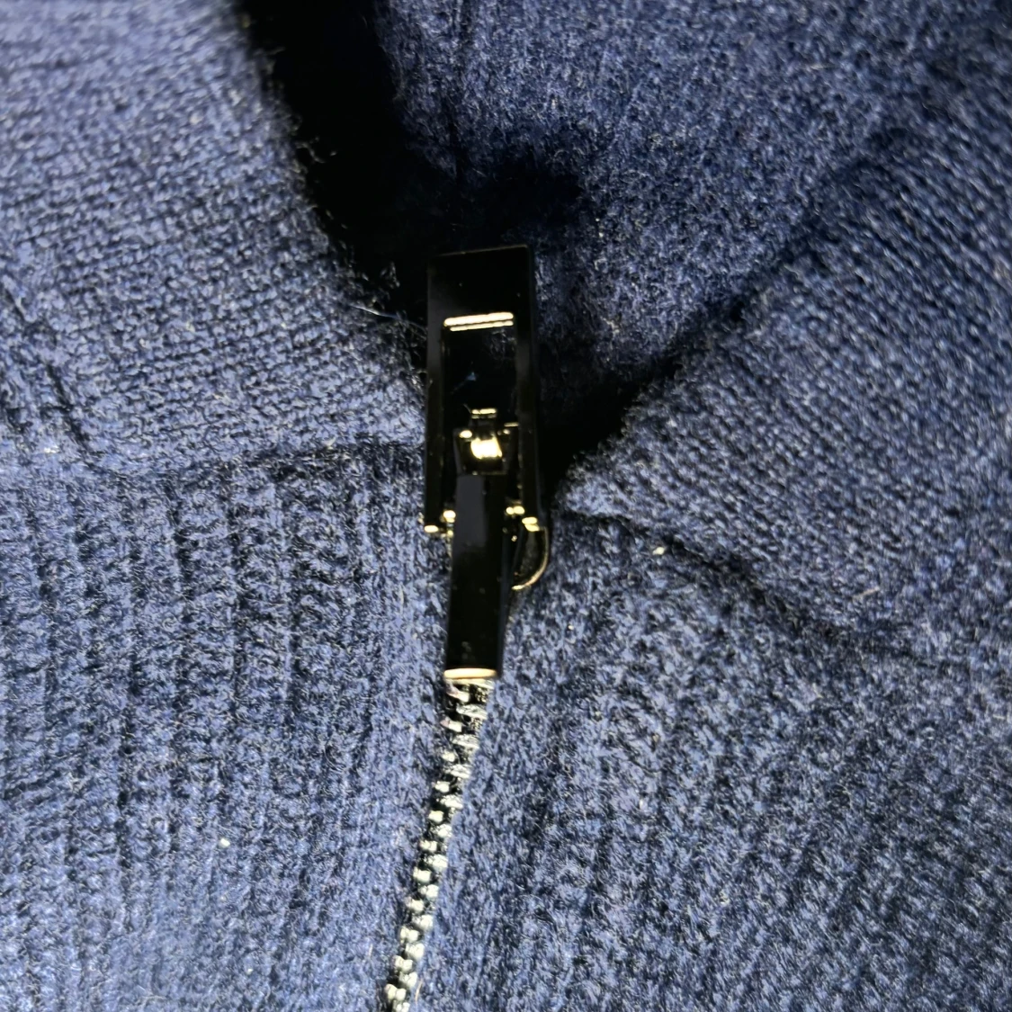 Mörkblå stickad hoodie med dragkedja - 4