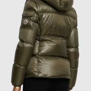 Moncler fourmine down jacket - Intressekoll!!!! Jätte söt moncler jacka som ej säljs i butik länge, säljer då jag har köpt en annan jacka.  Säljs för 14000 begagnad, kom med ett pris🩷kvitto och dustbag samt galje medkommer 