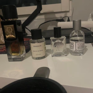 Fyra olika parfymer - Parfym 1: inspirerad av parfums de marley leyton.        Parfym 2: inspirerad av Tom Ford Tobacco vanille     Parfym 3: inspirerad av london oud (etiketten har åkt bort på nått sätt, men parfymen heter sea mint och är från niche4all                                              Parfym 4: inspirerad av afternoon swim från Luis vitton