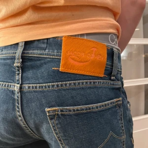 Jacob Cohen  - Riktigt snygga Jacob Cohen jeans storlek 31 modellen på bilden är 184 helt nya i princip och finns inga tecken på användning ny pris 6000 så ungefär 1/5 av priset