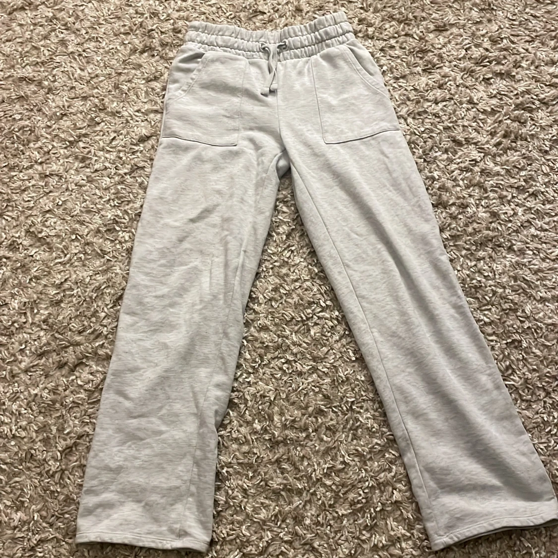 Grå mjukisbyxor 