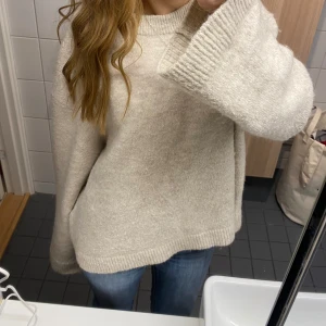 Stickad tröja - Så mysig stickad tröja från Gina!!💗🩷(Stor i storleken)