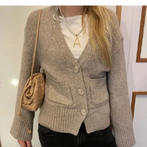 Söt kofta😍😍 - Köpte på Plick men passade inte så säljer vidare❤️ Kom med prisförslag!!