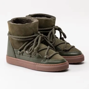 gröna Inuikiis😍 - Säljer ett par jätte snygga gröna inuikiis😍 köpt förra vintern och har bara använts ett fåtal gånger så dom är som helt nya🥰 har kvar lådan!! Köpt för 3000 kr storlek 41 men passar mig bra som brukar ha 39-40 