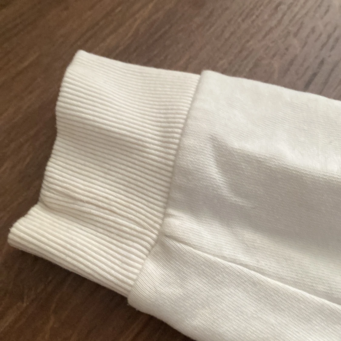 Vit hoodie från KappAhl med Arizona-tryck - 93