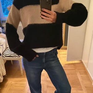 Randig tröja från allsaints -  supermysig tröja från allsaints. Köpt i New York för 170$❤️