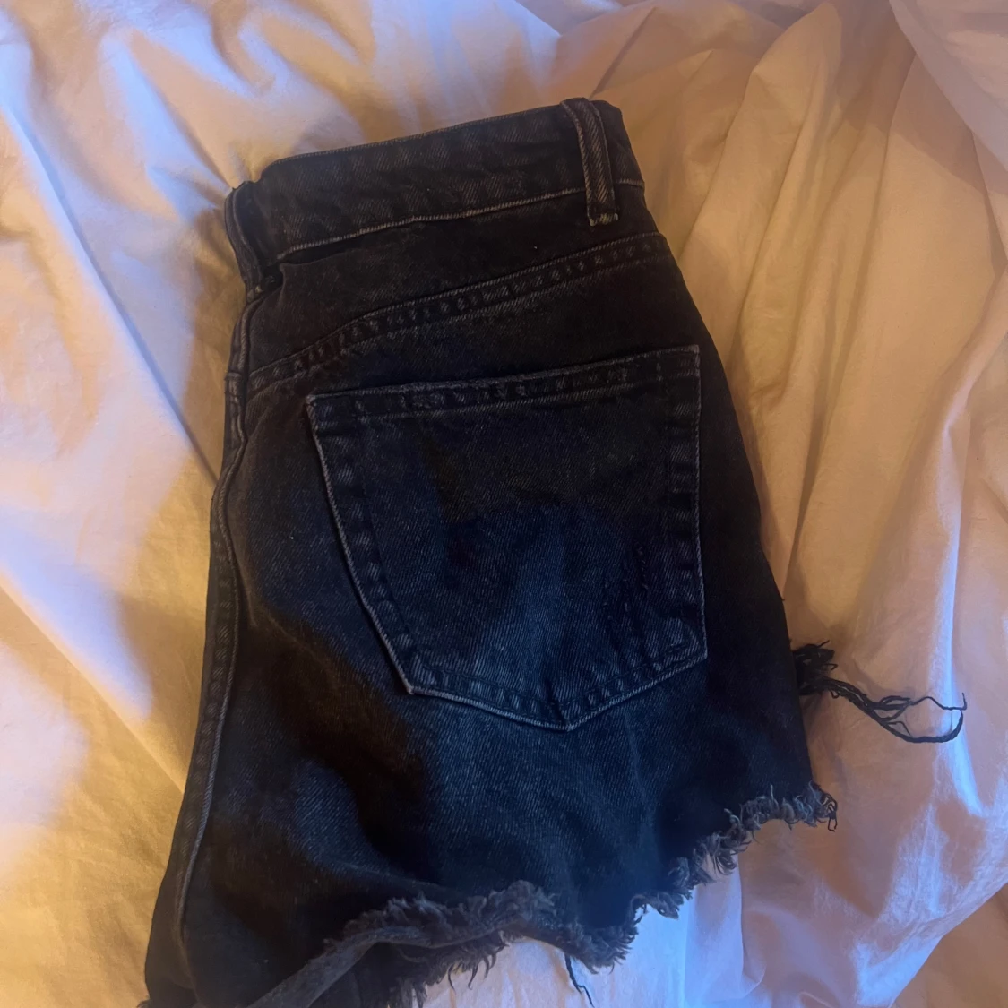 Svarta jeansshorts med fransar - 90