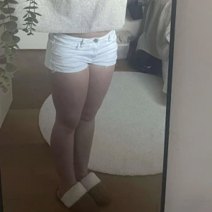 Lågmidjade vita shorts - Super snygga men har liknande💗