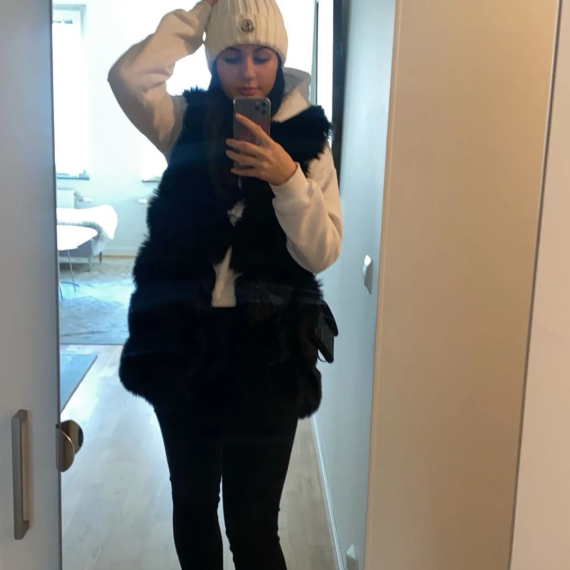 Svart pälsväst - 90