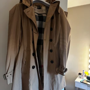 Beige burberry kappa - Nypris ca 25000kr🤎🤍pris kan diskuteras 