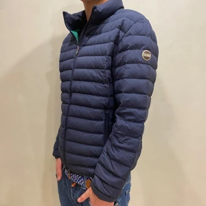 Colmar Jacka - Hej! Säljer nu min jacka från märket Colmar, storlek 52/M, mycket bra skick modellen är 184cm och väger 70kg . Tveka inte på att höra av dig om du har frågor eller funderingar kring jackan!